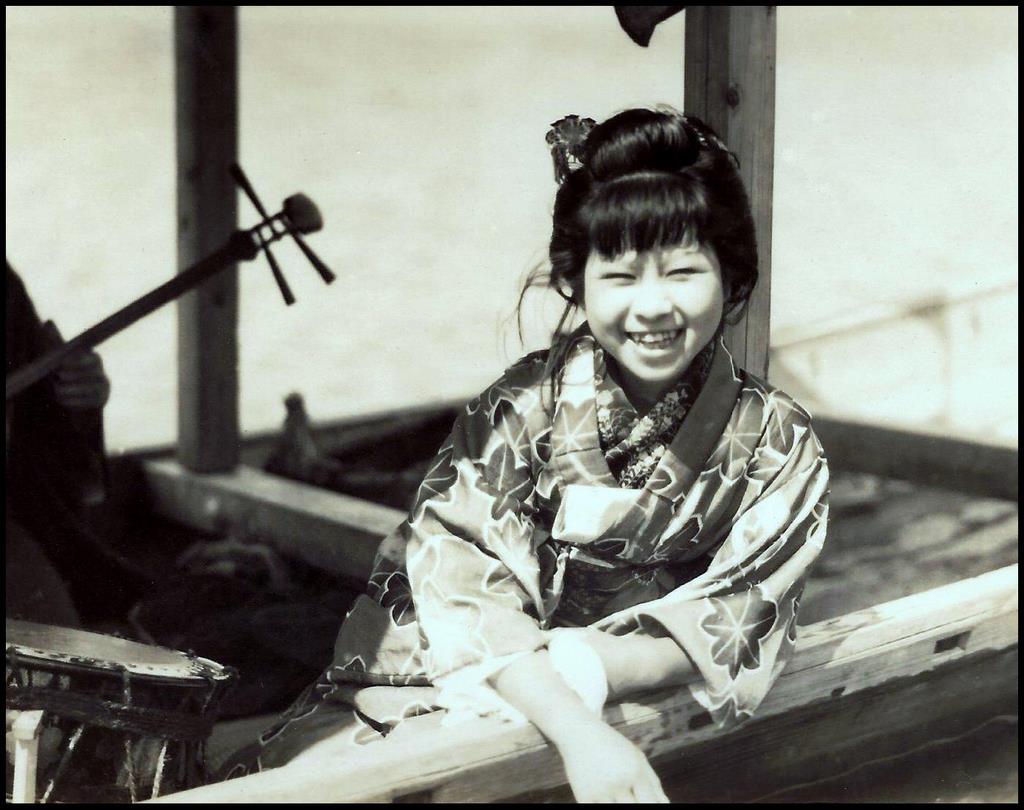 Тайко актриса японская. Японка ретро фотографии. Гейша с барабаном. Старые японки перед камерой. Японский старая мама